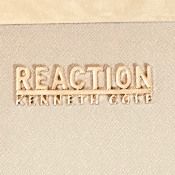 Kenneth Cole Reaction Handbag/Small Tote Gray, Black & White w/Flower tag. - Picture 2 of 16